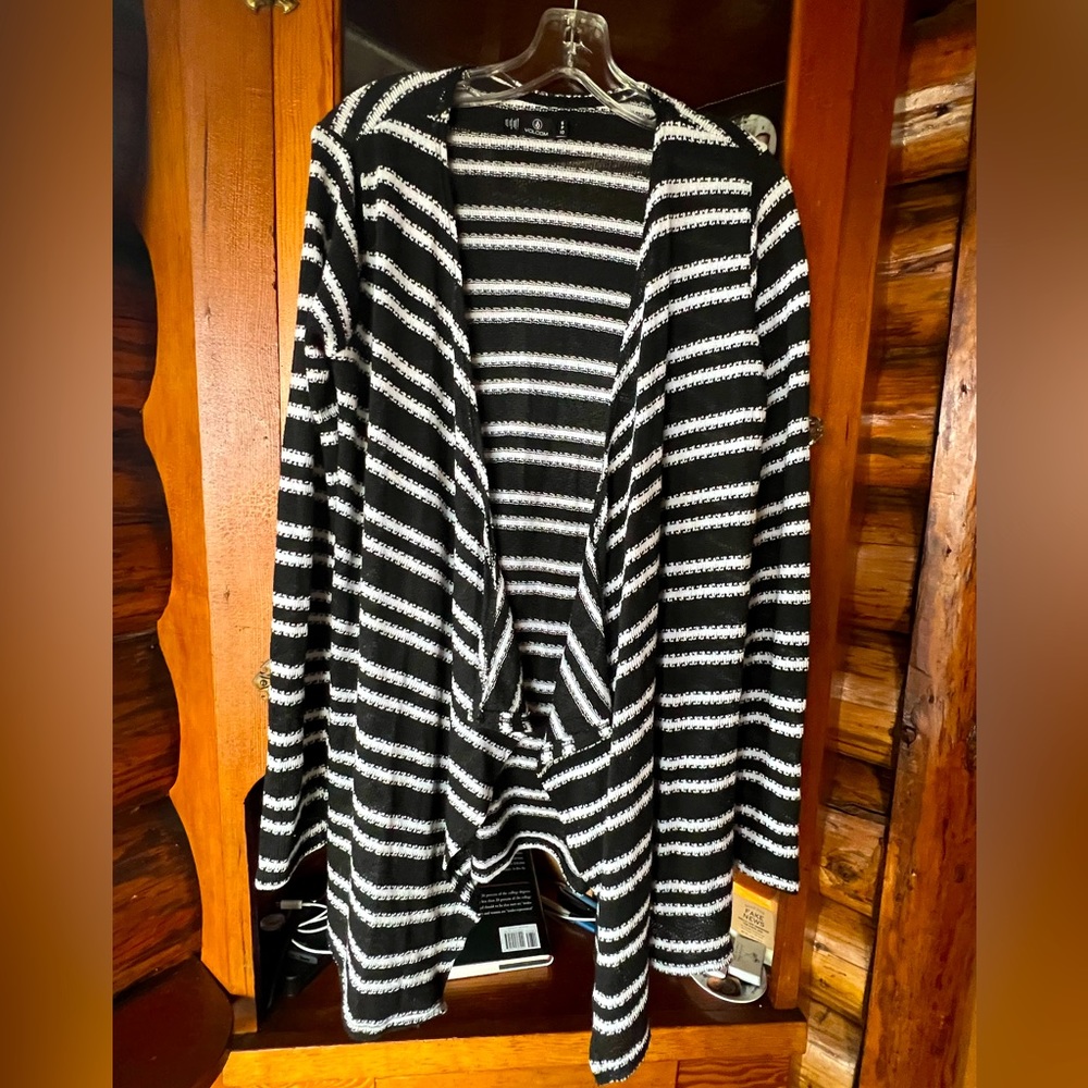 Volcom Wrap Sweater SZ S (Fits 4-10) Black and White Striped.NWOT